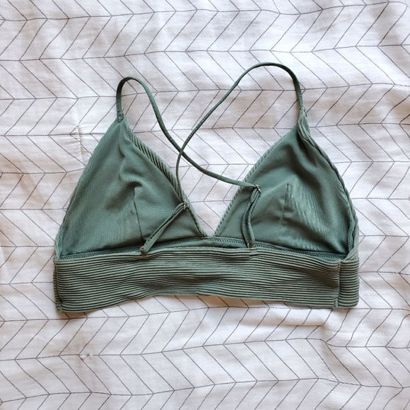 ✖SOLD✖ H&M Triangle Bikini Top - Picture 3 of 4